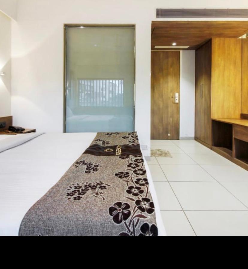 סוראט Hotel Regency מראה חיצוני תמונה
