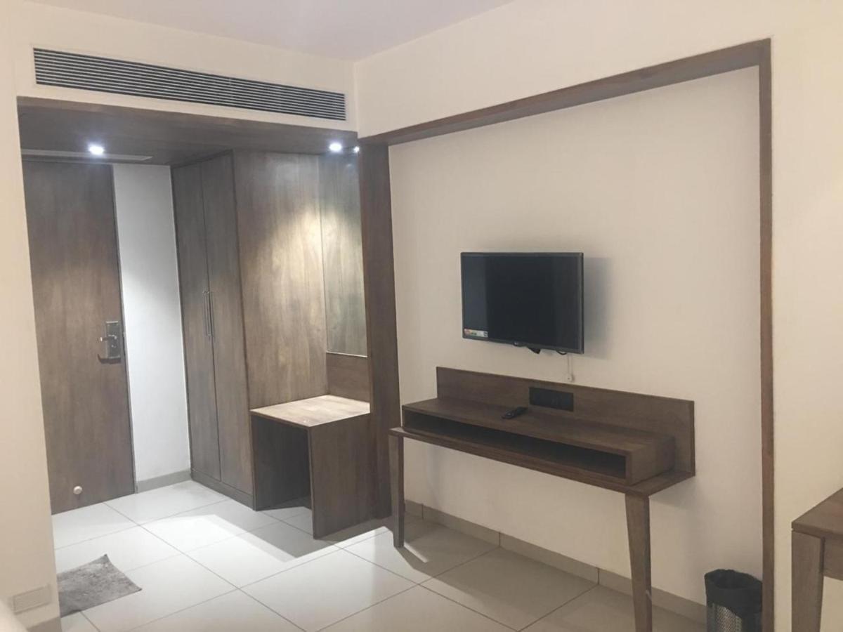 סוראט Hotel Regency מראה חיצוני תמונה