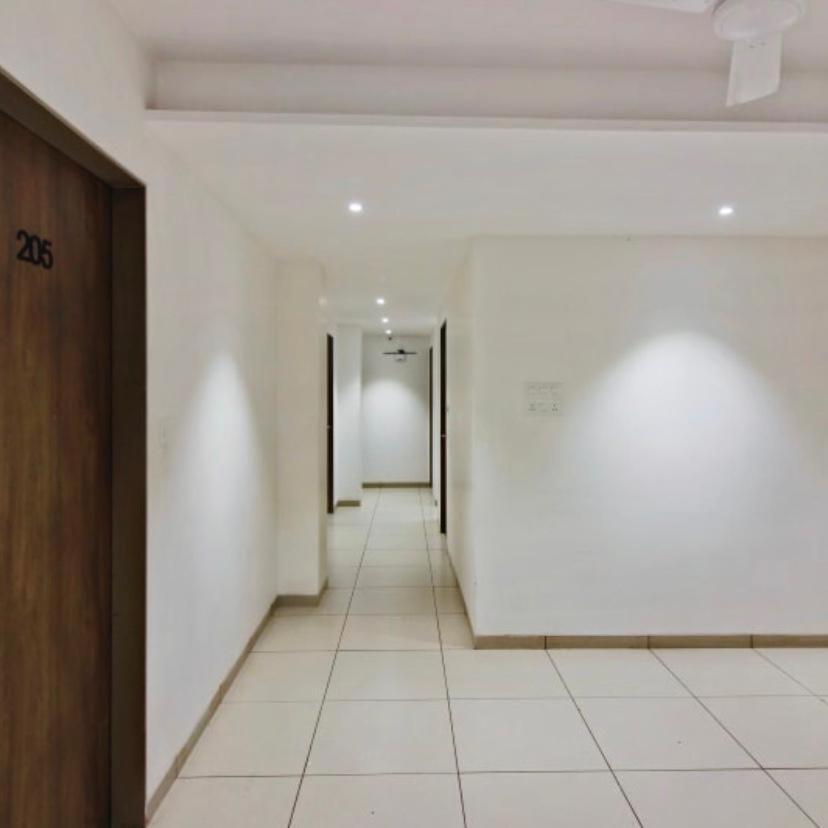 סוראט Hotel Regency מראה חיצוני תמונה