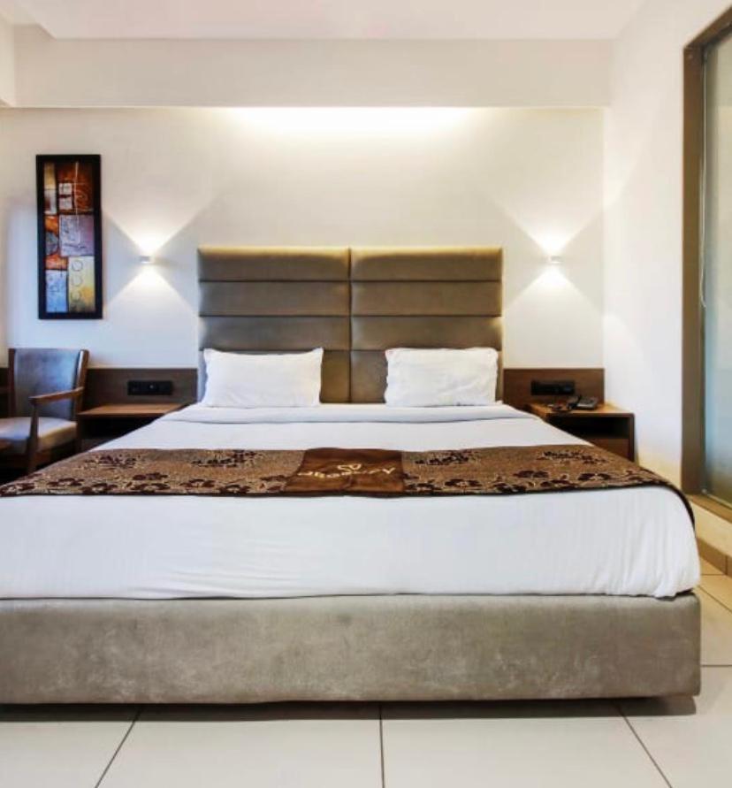 סוראט Hotel Regency מראה חיצוני תמונה