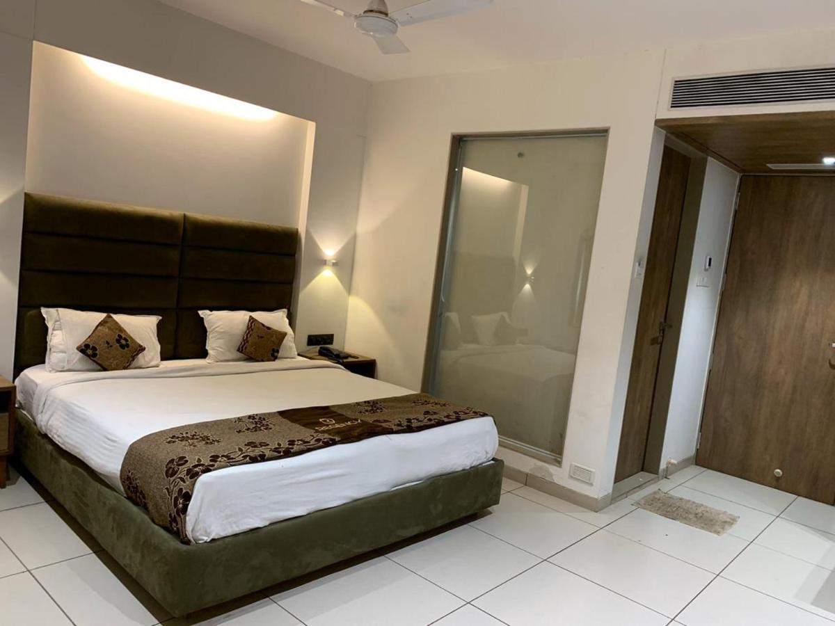 סוראט Hotel Regency מראה חיצוני תמונה