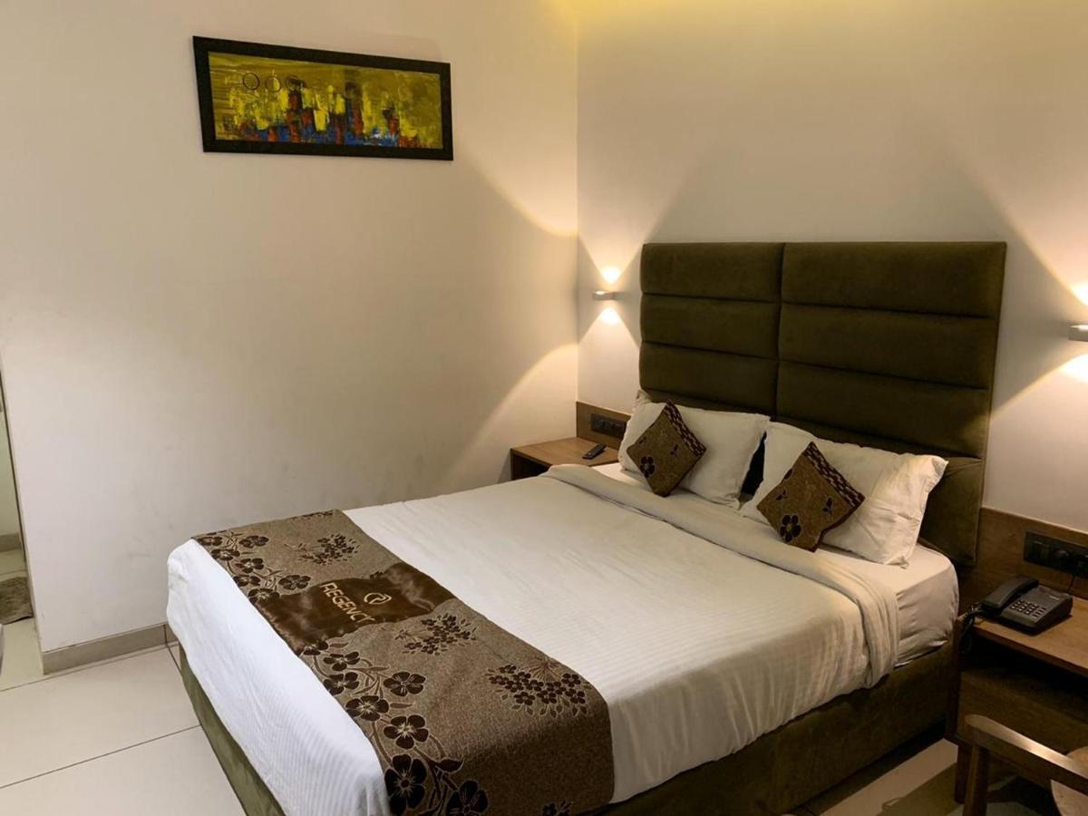 סוראט Hotel Regency מראה חיצוני תמונה