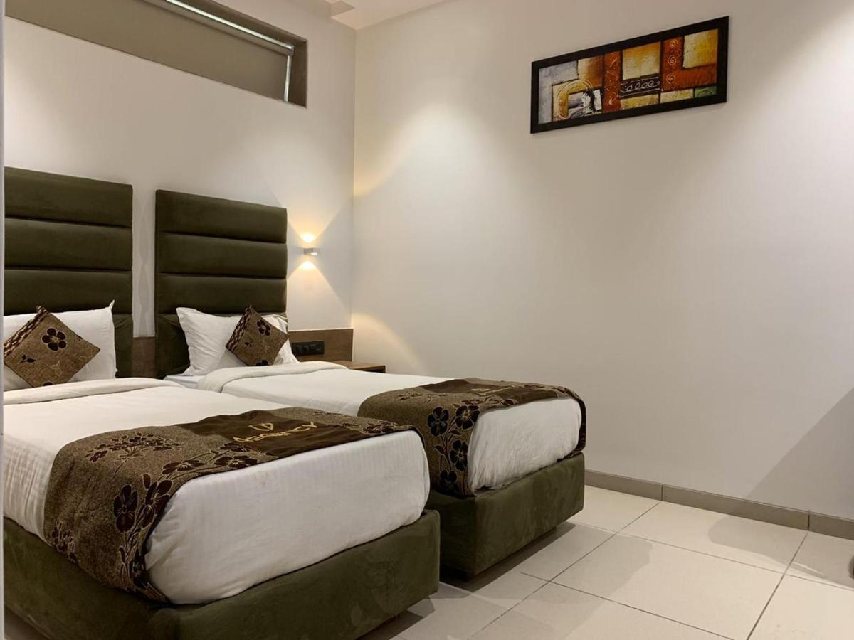 סוראט Hotel Regency מראה חיצוני תמונה