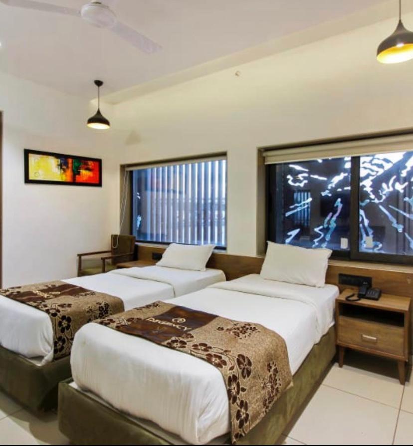 סוראט Hotel Regency מראה חיצוני תמונה
