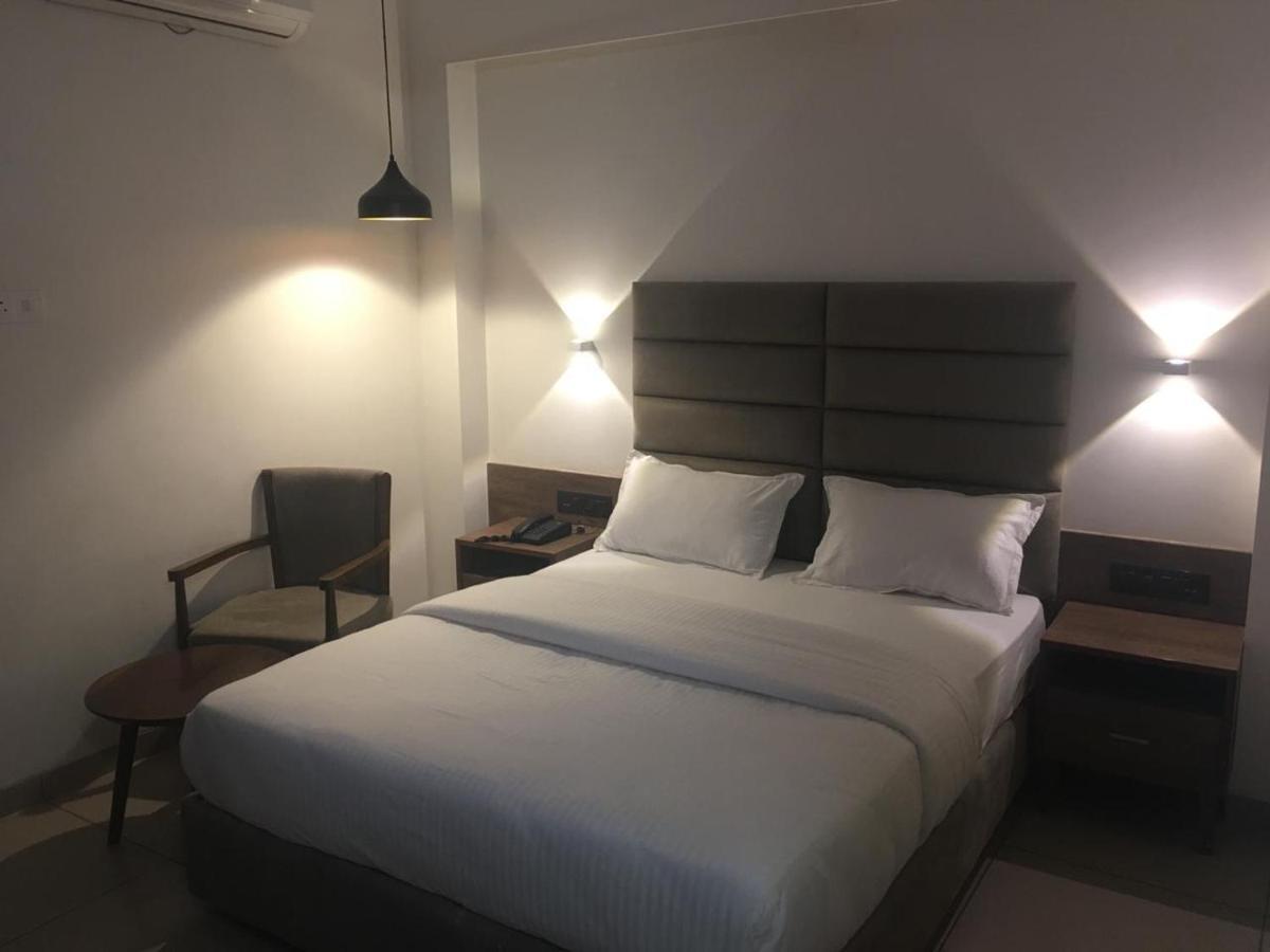 סוראט Hotel Regency מראה חיצוני תמונה