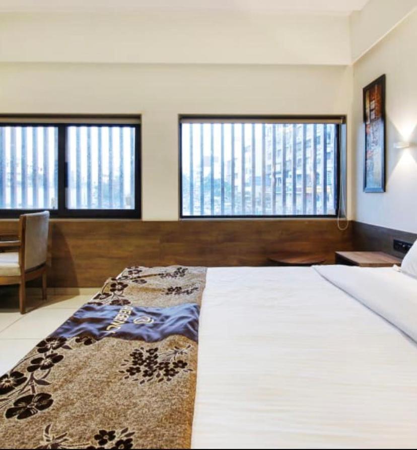 סוראט Hotel Regency מראה חיצוני תמונה